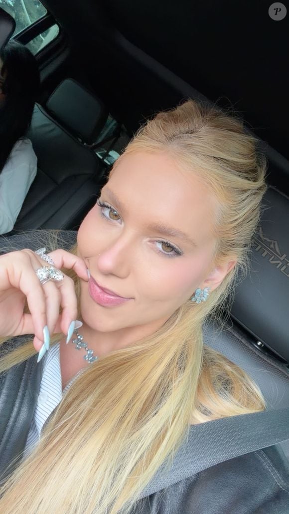 Virginia Fonseca revelou que tentou adotar uma postura mais low profile no Instagram, mas reconheceu que publicar menos nas redes sociais não combina com sua personalidade. A declaração veio em meio à repercussão do término com Vini Jr.