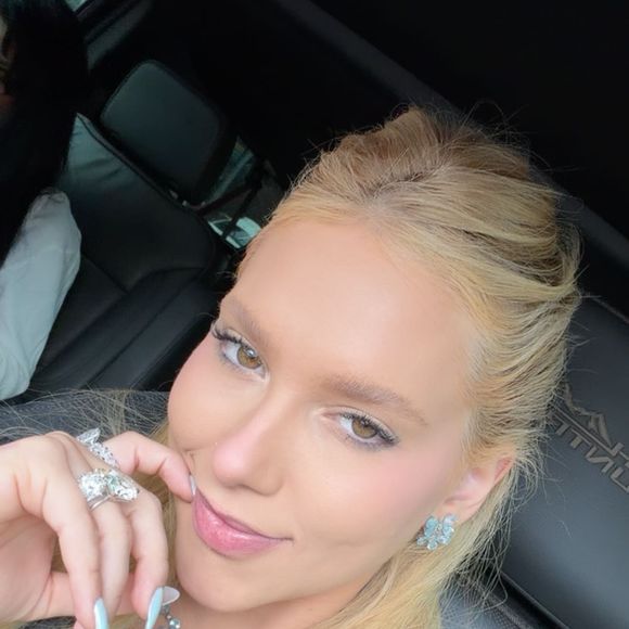 Virginia Fonseca revelou que tentou adotar uma postura mais low profile no Instagram, mas reconheceu que publicar menos nas redes sociais não combina com sua personalidade. A declaração veio em meio à repercussão do término com Vini Jr.