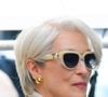 Se em 2006 Miranda Priestly já inspirava respeito com aqueles fios brancos reluzentes, hoje Meryl transformou o visual em símbolo de autenticidade. Nada de esconder os fios!