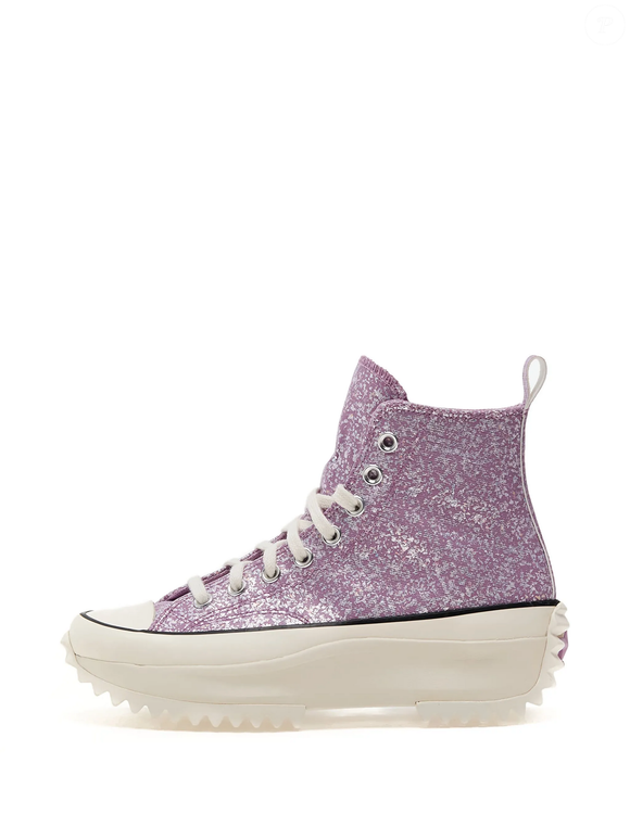O novo Converse Run Star Hike Hi aposta em glitter lilás e plataforma elevada para conquistar quem ama moda com presença e alguns centímetros extras de altura