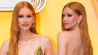 Vestido dourado com decote V: o look de Marina Ruy Barbosa, a Suzane von Richthofen de 'Tremembé’, em noite com tenista premiada