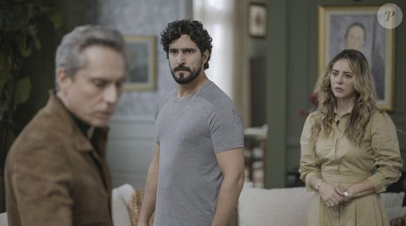 Ivan (Renato Góes) acerta Celso (Alamo Facó) na novela 'Vale Tudo', capítulo de 4 de outubro de 2025, sábado