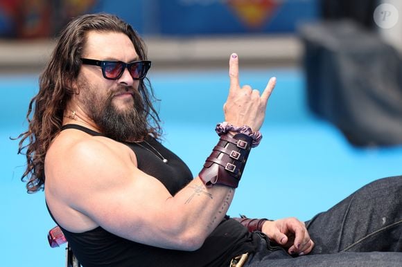 Aos 47 anos, Jason Momoa revela que herdou da mãe o gosto por cervejas de qualidade e diz que cresceu longe das bebidas mais populares do mercado