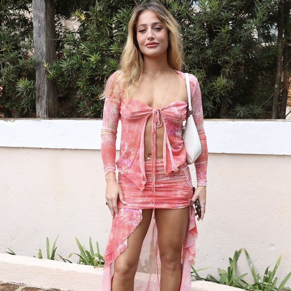 Bruna Griphao apareceu com um conjunto estampado rosa