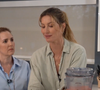 Gisele Bündchen bate todos os ingredientes no liquidificador por cerca de 40 segundos
