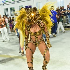 Paolla Oliveira se destacou no Carnaval do Rio como Rainha de bateria da Grande Rio, mas passou a coroa para Virgínia em 2026