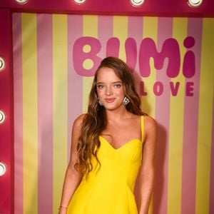 A escolha do look de Rafa Justus acompanhou a importância da ocasião: anunciada como embaixadora da nova marca de beleza Bumi Love, a jovem apareceu produzida para o jantar que reuniu familiares e convidadas famosas em São Paulo