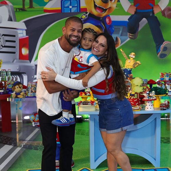 O filho de Viviane Araújo e Guilherme Militão ganhou uma festa temática da Patrulha Canina