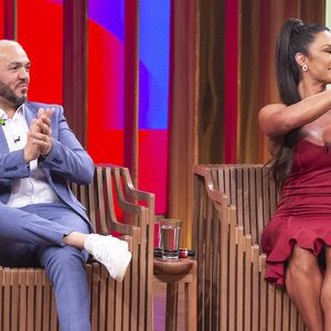 Belo diz que assiste ao 'BBB 25' com Gracyanne Barbosa em publi criativa de produto de limpeza