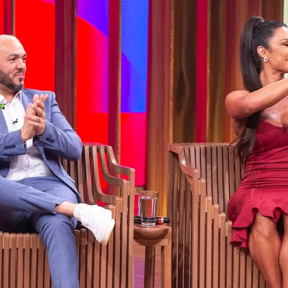 Belo diz que assiste ao 'BBB 25' com Gracyanne Barbosa em publi criativa de produto de limpeza
