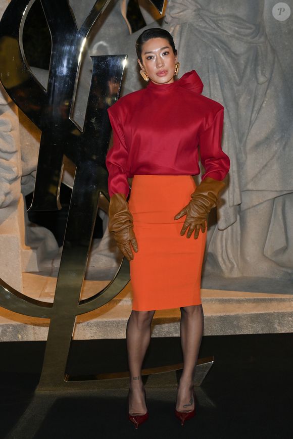 Peggy Gou prestigia desfile Saint Laurent na Semana de Moda de Paris, na França, nesta segunda-feira, 29 de setembro de 2025