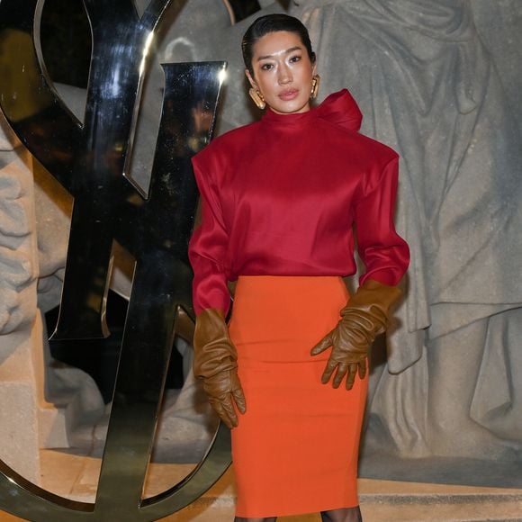 Peggy Gou prestigia desfile Saint Laurent na Semana de Moda de Paris, na França, nesta segunda-feira, 29 de setembro de 2025