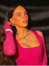 'Queimariam meu rosto com ácido': hoje essa famosa brilhou na abertura da Copa 2026 com jeans Levi's e mais de 80 mil cristais Swarovski, mas há 24 anos viveu polêmica ligada ao Mundial