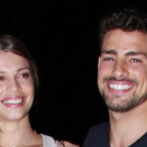 Cauã Reymond admitiu ciúme por causa de roupa de Grazi Massafera e, aos 12, irritou garota ao beijar colega de escola