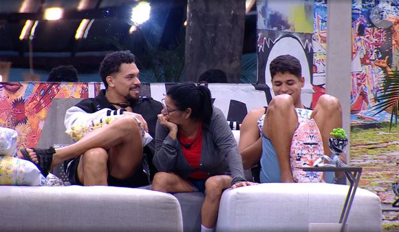 Em conversa com aliados, Vinicius foi questionado sobre seu interesse em Renata