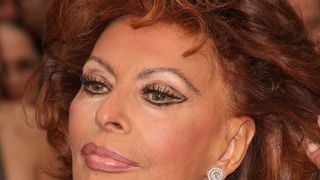 Abacaxi fresco todo dia, azeite de oliva e até massas! Esses são os segredos simples da dieta de Sophia Loren, rumo aos 100 anos