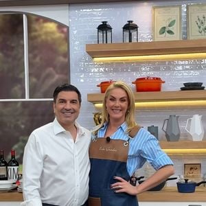 Edu Guedes chorou ao vivo e agradeceu o apoio dos amigos e familiares em sua luta contra o câncer