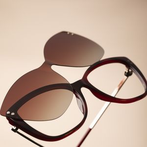 Modelos da nova coleção Marília Mendonça x Chilli Beans têm designs inspirados nas músicas, símbolos e no estilo marcante da Rainha do Sertanejo