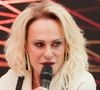 Ana Maria Braga sugeriu que a melhor forma é olhar nos olhos da pessoa
