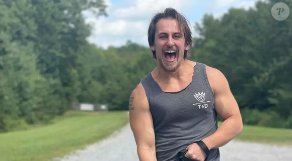 Famoso ator, Adam Turck, morre aos 35 anos após ser baleado por desconhecido nos EUA