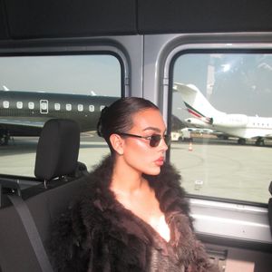 Líder do ranking das WAGs mais valiosas da Copa do Mundo de 2026, Georgina Rodríguez voltou aos holofotes após um ex-colega da Gucci questionar a versão sobre seu primeiro encontro com Cristiano Ronaldo