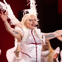 Afinal, qual é a cor do cabelo real de Lady Gaga? Aqui está a resposta da pergunta que muitos fizeram após show em Copacabana repleto de laces