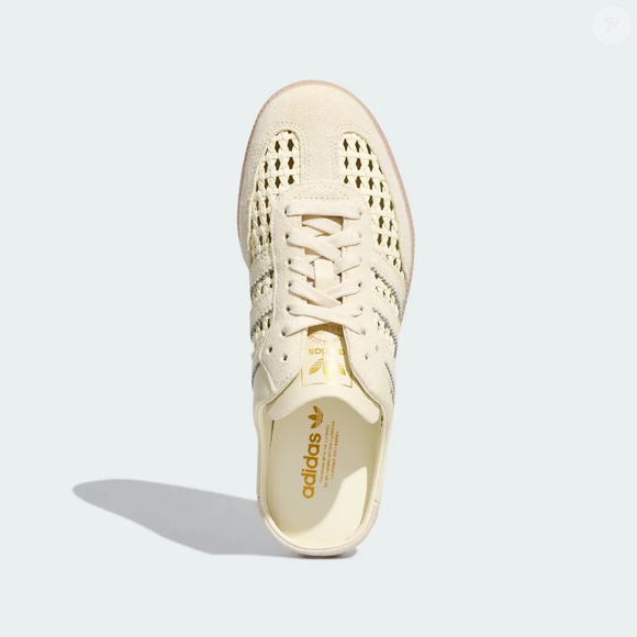 O acabamento em tecido woven, com trama entrelaçada, acrescenta textura ao Samba Mule Woven Crew 'White' e tira o modelo do lugar-comum