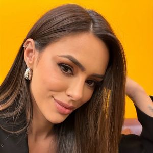 Bruna Biancardi curtiu uma foto da influenciadora com a filha do meio, Maria Flor