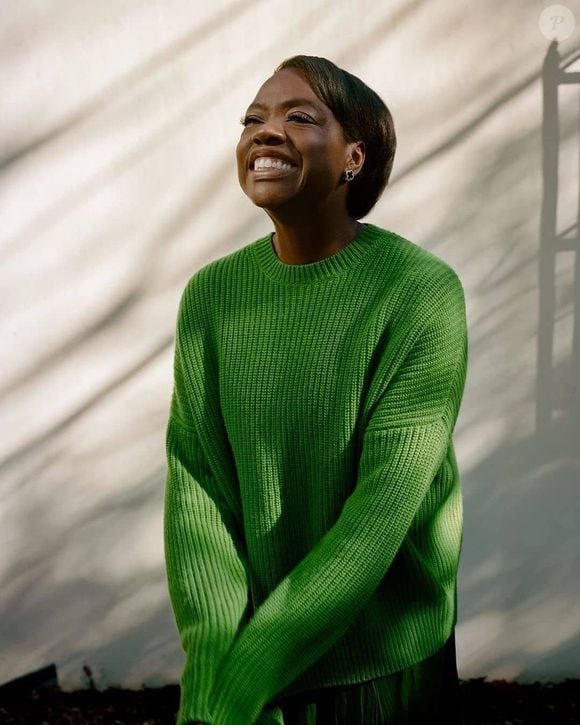 Aos 60 anos, Viola Davis prova que o bixie, a mistura perfeita entre bob e pixie, é o corte ideal para deixar o visual mais moderno, elegante e naturalmente rejuvenescido.