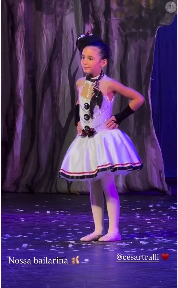 Filha de Ticiane Pinheiro e César Tralli, Manuella esbanjou fofura ao dançar balé