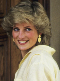 Os looks icônicos de verão da Princesa Diana nos anos 90 que você pode recriar neste fim de ano