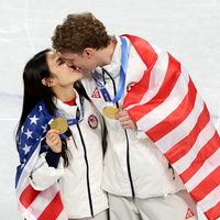 Namorados há 17 anos, casados, parças, besties... quem namora quem na patinação artística das Olimpíadas de Inverno 2026?