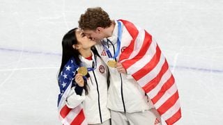 Namorados há 17 anos, casados, parças, besties... quem namora quem na patinação artística das Olimpíadas de Inverno 2026?