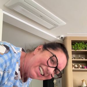 Mãe de Virgínia, Margareth Serrão logo correu para dar um beijinho no neto e se derreteu com a surpresa, que ficou registrada