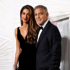 Mudança no visual de George Clooney pode ter sido por uma crise de meia idade ou para seu novo projeto