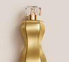 O perfume Glamour Gold Glam traz muita sofisticação desde já a sua embalagem.