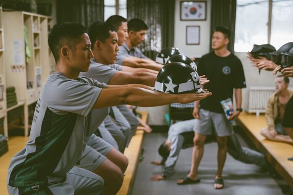 Mas 'D.P. Dog Day' vai além ao expor as crueldades do exército que envolvem bullying e agressões desmedidas