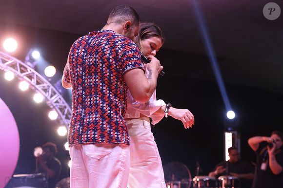 Paolla Oliveira ganhou um 'chega mais' de Diogo Nogueira