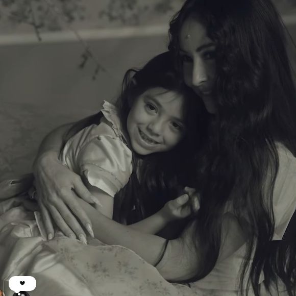 Gravidez de Sabrina Sato foi comemorada por Zoe, filha da apresentadora, de 7 anos