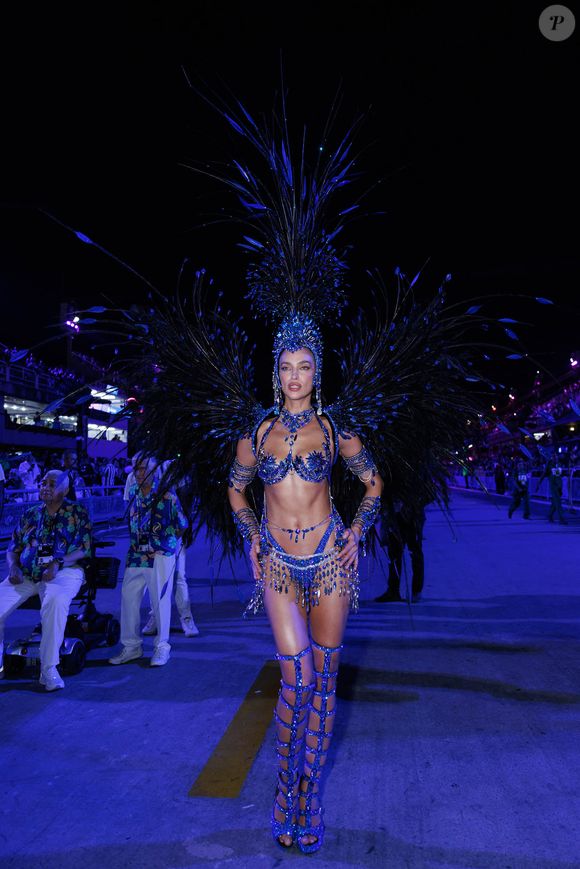 "Estamos aqui pra celebrar cultura, amor, unidade. Sou tão bem-vinda no Brasil. Me sinto em casa aqui. Beijos, Brasil", disse ela já pelo sambódromo.
