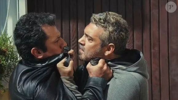 Em 'Força de Mulher' de 31 de março, Sarp leva os filhos para a escola e conversa com os dois sobre Arif.