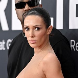 Olhar de Bianca Censori chama atenção de internautas: "é um pedido de socorro"