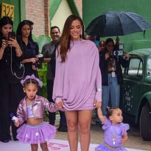 Bruna Biancardi posou durante o aniversário de Mavie, que teve decoração em tons pastel, palco para apresentações infantis e referências às Guerreiras do K-Pop