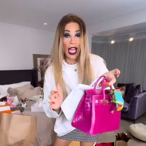 Maya Massafera ostenta bolsas de pele de crocodilo e é detonada na web: 'Já apodreceu por dentro'. Vídeo!