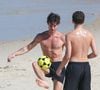 Shawn Mendes jogou altinha com uns rapazes que conheceu no local