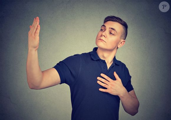A psicologia explica que os jovens de hoje em dia estão mais abertos a demonstrarem sentimentos, uns com os outros