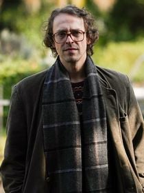 Fim da vida dupla? Maior segredo de Atilla corre risco em festa com presença inesperada: resumo de terça-feira (31/03) da novela 'Coração de Mãe'