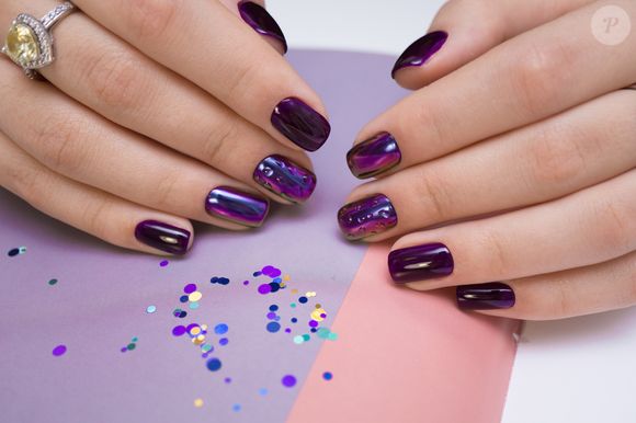 Folia, brilho e cores: a combinação perfeita para unhas incríveis no Carnaval 2026