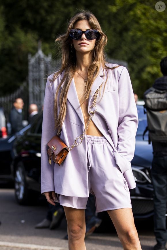 Conjunto com bermuda e paletó lavanda é descontraído e cheio de estilo