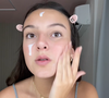 Antonela Braga começa sua rotina de skincare com um sérum 10 em 1 da marca Nova Skin, que promete efeito lifting em dobro